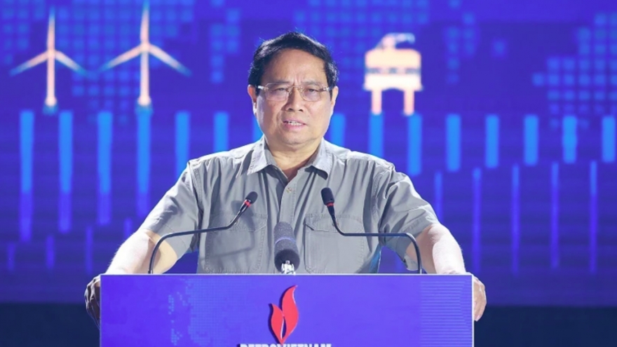 PM urges rapid technology mastery in renewable energy development